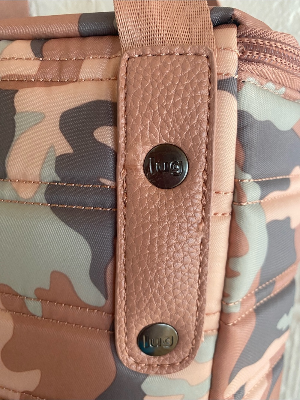Lug Insulated Wine Bag Pink and Gray Camo Cradle Bag NWOT - Picture 4 of 7